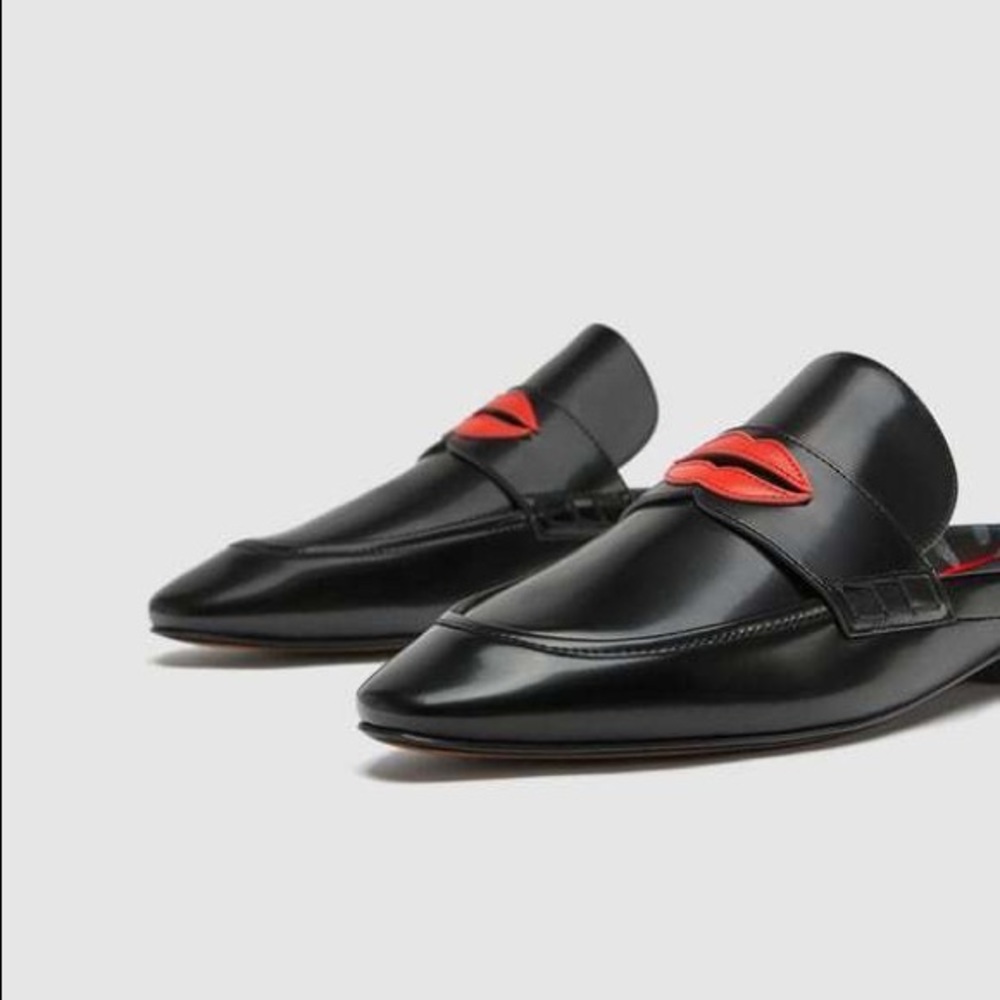 Sara Lip pucker Loafers